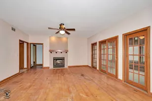 910 Oldfield Rd, Downers Grove, IL 60516 - Photo 6