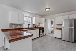 1105 Somerset Mall, McHenry, IL 60050 - Photo 6