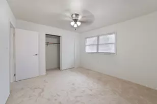 1105 Somerset Mall, McHenry, IL 60050 - Photo 10