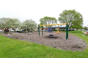 8928 N Steven Dr, Des Plaines, IL 60016 - Photo 14