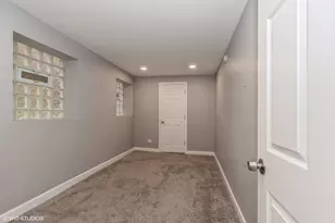 1060 N Spaulding Ave, Chicago, IL 60651 - Photo 10