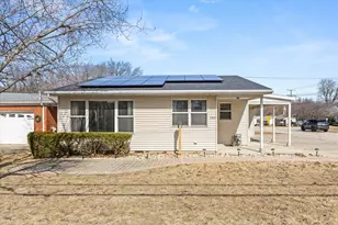 1002 N Oakley Ave, Streator, IL 61364 - Photo 1