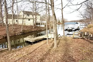 2235 Chesapeake Ln, Centralia, IL 62801 - Photo 2