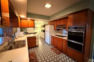 2900 W 100th Pl, Evergreen Park, IL 60805 - Photo 4