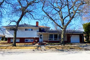 2900 W 100th Pl, Evergreen Park, IL 60805 - Photo 1