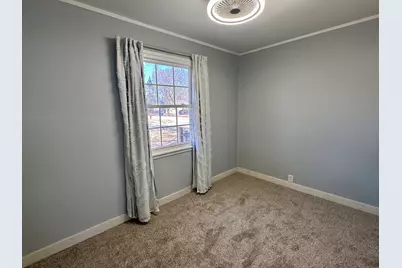 938 E Garden Street, Dekalb, IL 60115 - Photo 10