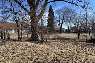 938 E Garden St, Dekalb, IL 60115 - Photo 12