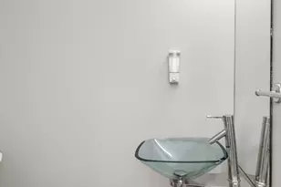 4548 S Indiana Ave, Chicago, IL 60653 - Photo 16