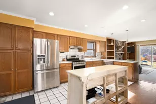 130 West End Rd, Roselle, IL 60172 - Photo 6