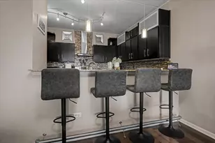 6420 Double Eagle Dr, Woodridge, IL 60517 - Photo 8