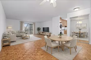 930 Beau Dr, Des Plaines, IL 60016 - Photo 2