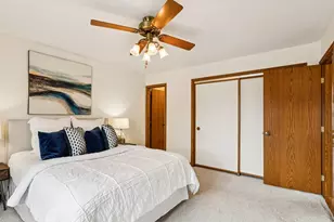 10 S Deerpath Dr, Vernon Hills, IL 60061 - Photo 24