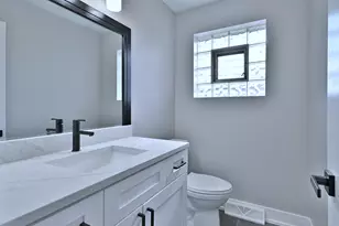 5435 N Mobile Ave, Chicago, IL 60630 - Photo 14