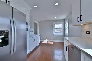 5435 N Mobile Ave, Chicago, IL 60630 - Photo 10