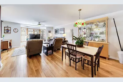 1037 Wheaton Oaks Drive, Wheaton, IL 60187 - Photo 8