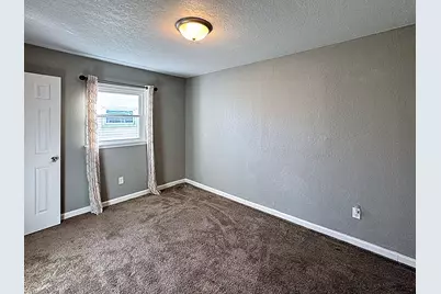 2125 N Nevada Avenue, Davenport, IA 52804 - Photo 16