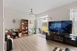 941 Mesa Dr, Lake in the Hills, IL 60156 - Photo 8