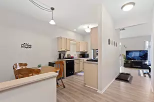 941 Mesa Dr, Lake in the Hills, IL 60156 - Photo 4