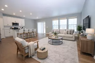 1029 Draper Rd, McHenry, IL 60050 - Photo 2