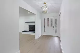 297 Columbine Dr, Clarendon Hills, IL 60514 - Photo 2