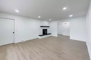 297 Columbine Dr, Clarendon Hills, IL 60514 - Photo 4