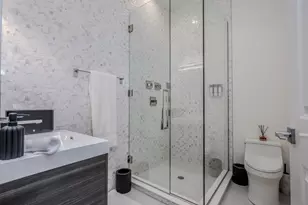 22 E Elm St, Chicago, IL 60611 - Photo 14