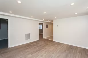 3604 W Roscoe St, Chicago, IL 60618 - Photo 6