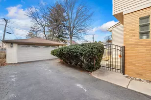 8206 Mango Ave, Morton Grove, IL 60053 - Photo 32