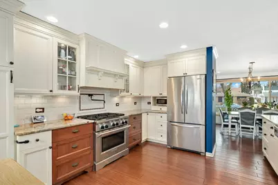 8206 Mango Avenue, Morton Grove, IL 60053 - Photo 10