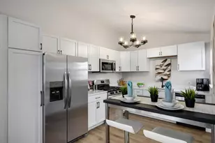 1159 Harbor Ct, Glendale Heights, IL 60139 - Photo 10