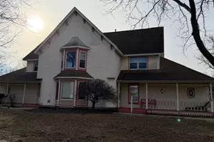 745 Regina Ct, Woodstock, IL 60098 - Photo 2