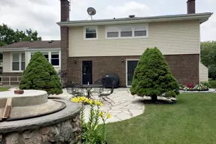 922 E Waverly Dr, Arlington Heights, IL 60004 - Photo 2