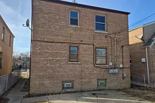 10747 S King Dr, Chicago, IL 60628 - Photo 4