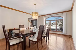 9111 Hawthorn Dr, Hickory Hills, IL 60457 - Photo 4