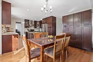 9111 Hawthorn Dr, Hickory Hills, IL 60457 - Photo 10