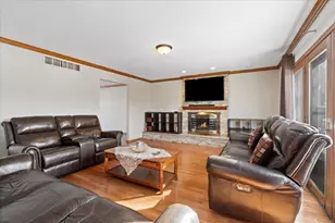 9111 Hawthorn Dr, Hickory Hills, IL 60457 - Photo 6