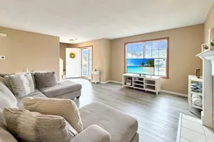 12411 Barberry Dr, Winnebago, IL 61088 - Photo 4