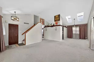 1254 Red Oak Ct, Elgin, IL 60120 - Photo 4