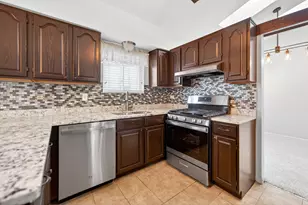 1254 Red Oak Ct, Elgin, IL 60120 - Photo 8