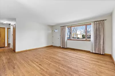 508 N Elmhurst Avenue, Mount Prospect, IL 60056 - Photo 2