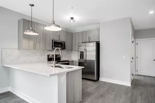 825 E 61st St, Chicago, IL 60637 - Photo 6