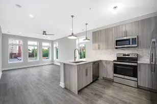 825 E 61st St, Chicago, IL 60637 - Photo 2