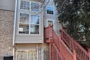 647 W Georgian Ct, Addison, IL 60101 - Photo 1