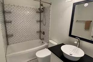 647 W Georgian Ct, Addison, IL 60101 - Photo 8