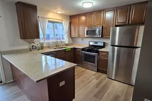 647 W Georgian Ct, Addison, IL 60101 - Photo 2