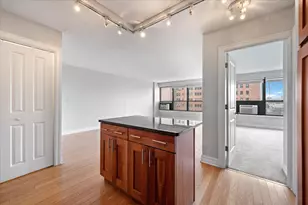 2930 N Sheridan Rd, Chicago, IL 60657 - Photo 12