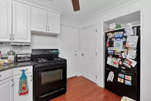 32W183 Glos St, Wayne, IL 60184 - Photo 8