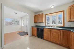 1511 Meadowbrook Dr, Round Lake Beach, IL 60073 - Photo 10