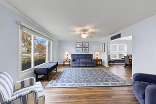 308 Plymouth Ln, Bloomingdale, IL 60108 - Photo 2