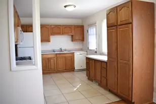 7040 Meadowbrook Ln, Hanover Park, IL 60133 - Photo 4